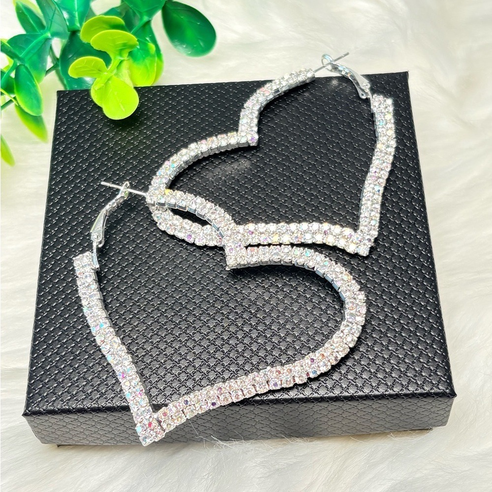 Sparkling Rhinestone‎ Heart Hoop Earrings - Picture 8 of 17